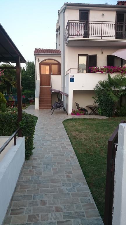 Apartment Devcic Poreč Exteriör bild